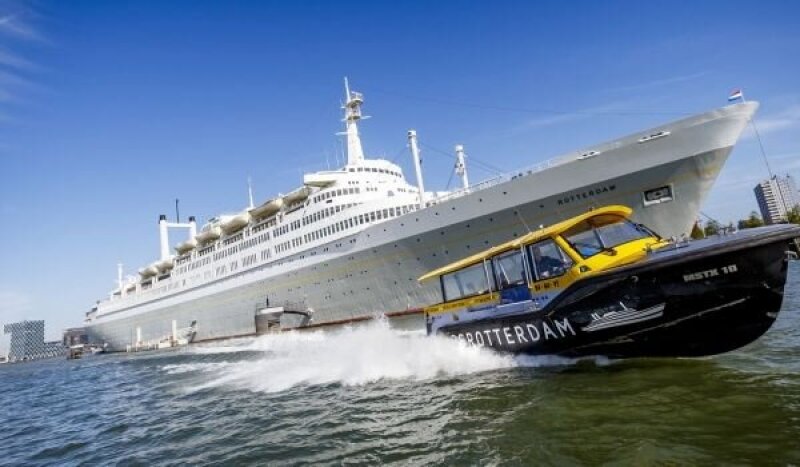 Watertaxi ss Rotterdam.