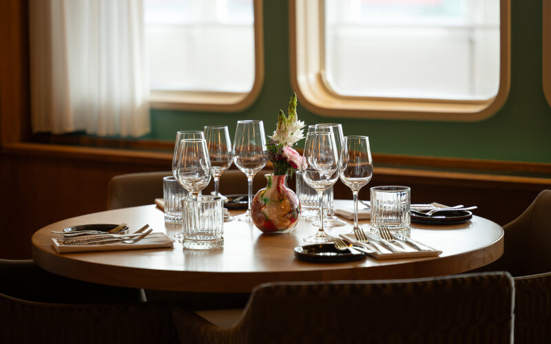 Tafel bij Lido Grill.