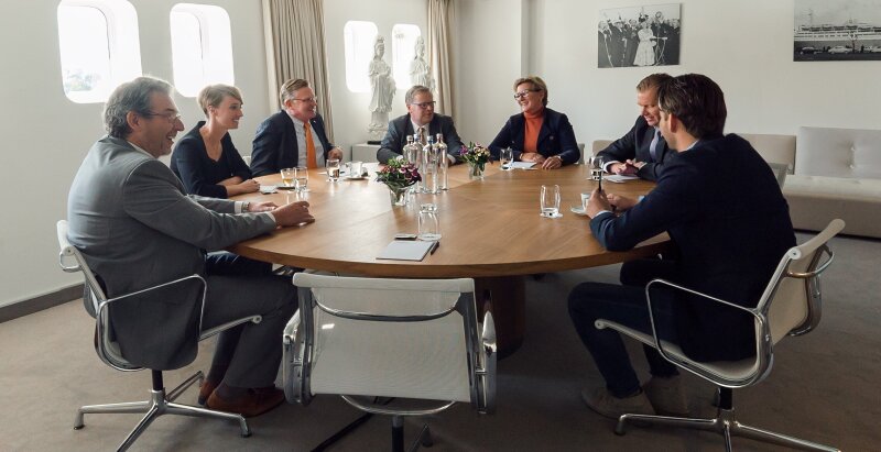 Meeting bij ss Rotterdam.