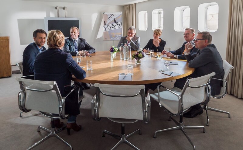 Kleine meeting bij ss Rotterdam.