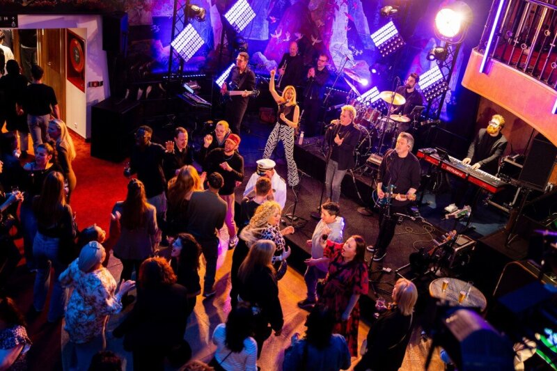 Feest op ss Rotterdam.