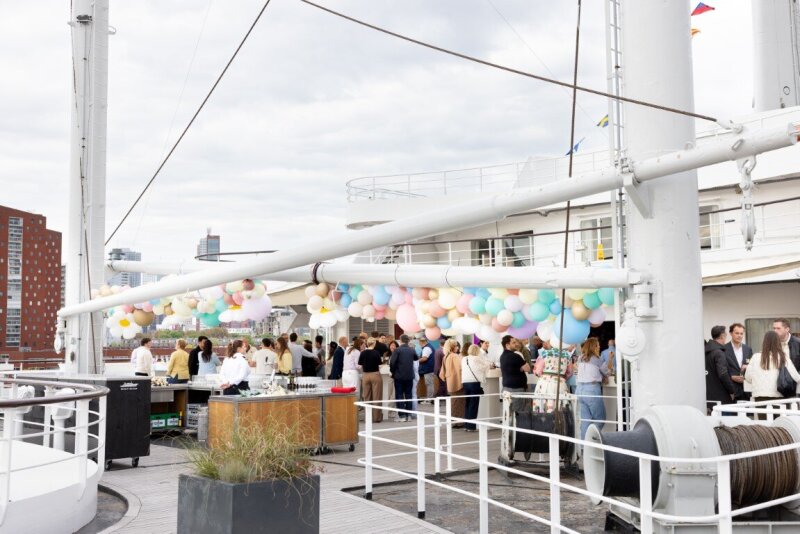Receptie op het dek van ss Rotterdam.
